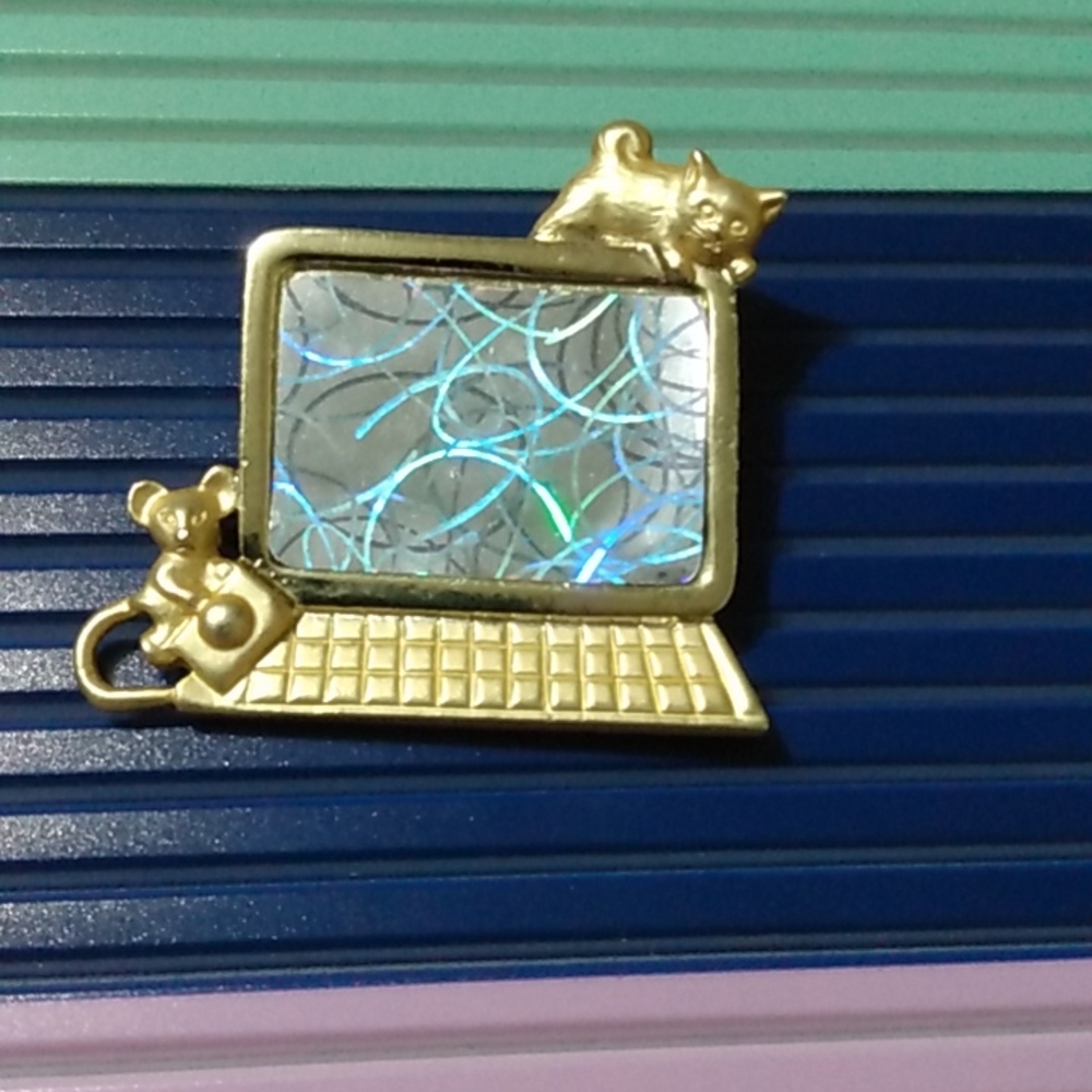 Vintage y2k computer pin cat mouse